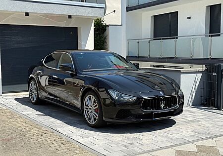 Maserati Ghibli SQ4 Vollausstattung | Scheckheftgepflegt