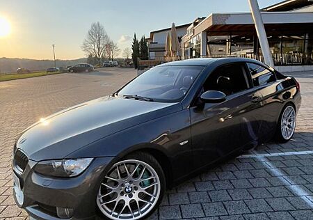 BMW 330i Coupé -