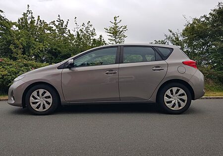 Toyota Auris 1,4-l-D-4D - 194.000 km - preisgünstig
