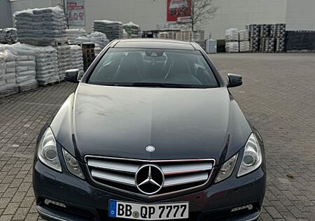 Mercedes-Benz E 250 Coupé BlueEFFICIENCY ELEGANCE EL...