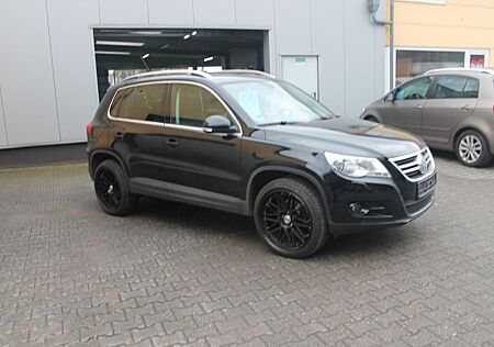 VW Tiguan Volkswagen 2.0 TDI 4Motion*P-Dach*Leder*AHK*Navi*
