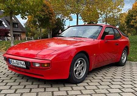 Porsche 944