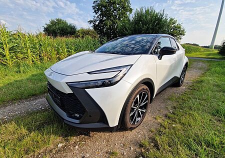 Toyota C-HR 2.0 Hybrid Black & White