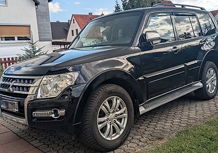 Mitsubishi Pajero 3,2 DI-D 4WD Garagenfahrzeug STH GSD