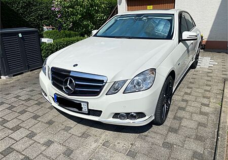 Mercedes-Benz E 250 BlueEFFICIENCY ELEGANCE ELEGANCE