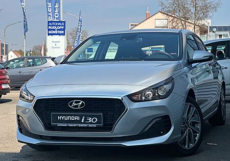 Hyundai i30 1,4 FASTBACK NAVI/CAM/SHZ/PDC V.H/GARANTIE