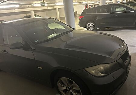 BMW 320i - E90