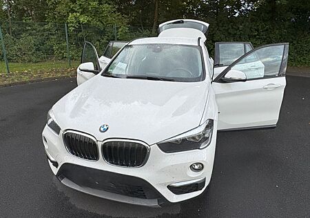 BMW X1 xDrive20i Autom. + AHK + Navi + TÜV 07/27