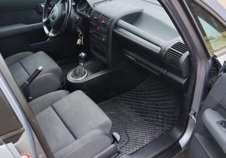 Audi A2 1.6 FSI -