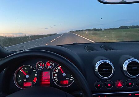 Audi TT Roadster 1.8T quattro 165 kW -