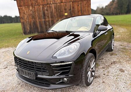 Porsche Macan S **