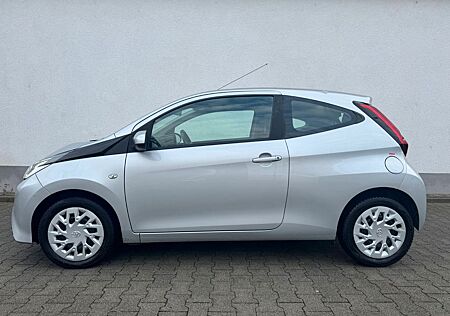 Toyota Aygo (X) Aygo AYGO X-PLAY (CAMERA/NAVI/1.HAND/EURO 6/LED