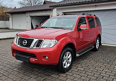 Nissan Pathfinder 2.5 dCi SE Allrad Sitzhzg AHK 4WD 4x4