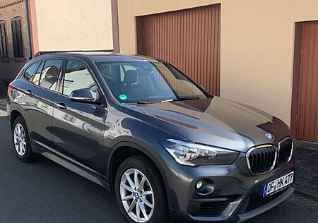 BMW X1 sDrive18i - 1. Hand, Keyless, 8-fach bereift