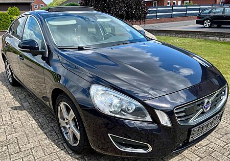 Volvo S60 D3 Summum, AHK, Navi, Schiebedach,