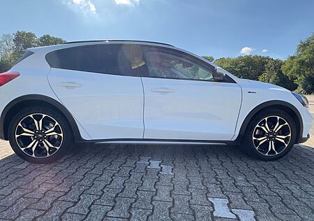 Ford Focus 1,0 EcoBoost Active Autom*NAVI*RFK*TLD*SHZ