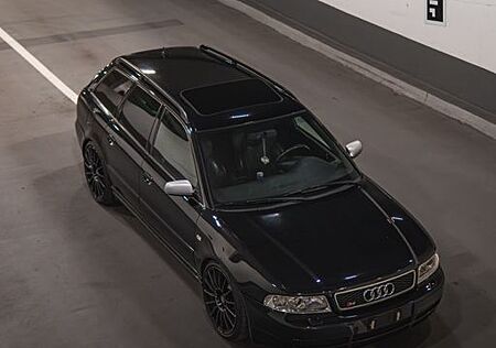 Audi S4 2.7 quattro -