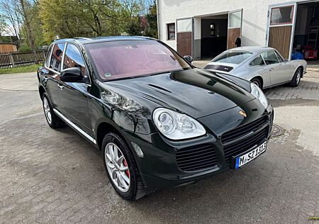 Porsche Cayenne Turbo WLS PTS dkl.grün ex W.