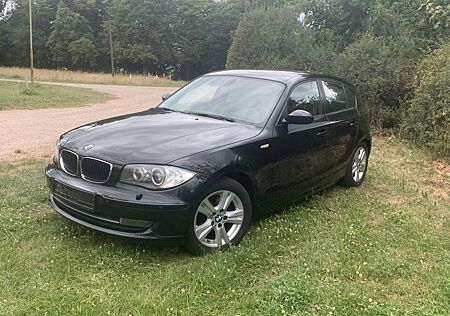 BMW 118i aus 2. Hand und Scheckheft/ top Ausstattung