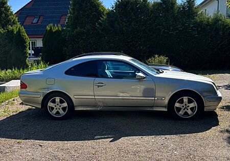 Mercedes-Benz CLK 220