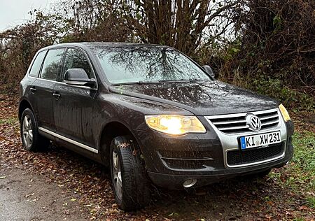 VW Touareg Volkswagen 3.0 V6 TDI Tiptronic Standard