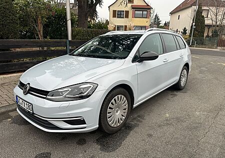 VW Golf Volkswagen 1.6 TDI*AUTOM*TÜV 03/27*8-Fach-*CarPlay*NAV