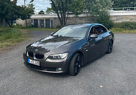 BMW 320i Cabrio mit Vollaustattung