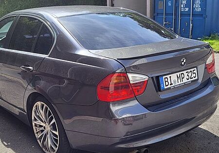 BMW 325i - Automatik e90