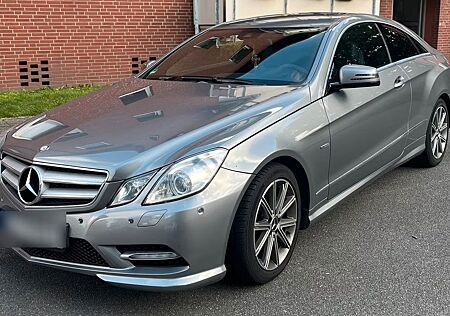 Mercedes-Benz E 250 Coupé CDI BlueEFFICIENCY AVANTG....
