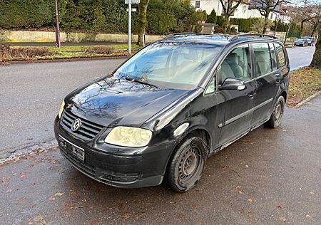 VW Touran Volkswagen Basis