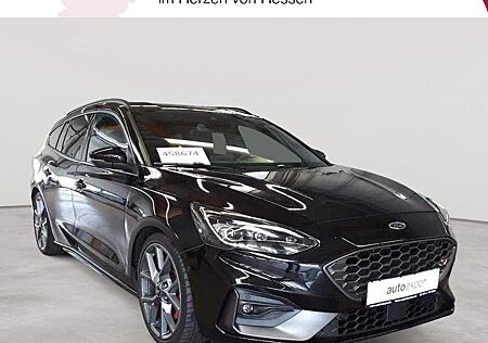 Ford Focus Turnier ST mit Styling-Paket LED