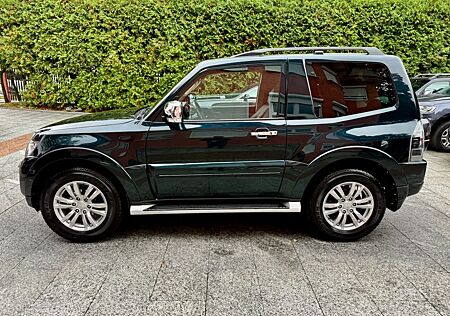Mitsubishi Pajero 3.2 DI-D 4WD Top Automatik *Leder*Navi*