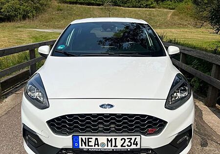Ford Fiesta 1,5 EcoBoost ST mit Styling-Paket ST ...