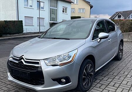 Citroën DS4 mit Panoramascheibe und Massagesitzen