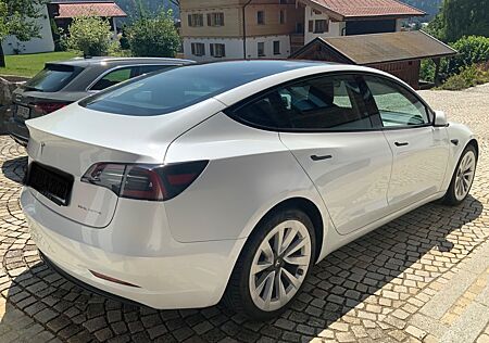 Tesla Model 3 Allradantrieb mit Dualmotor Long Ran...