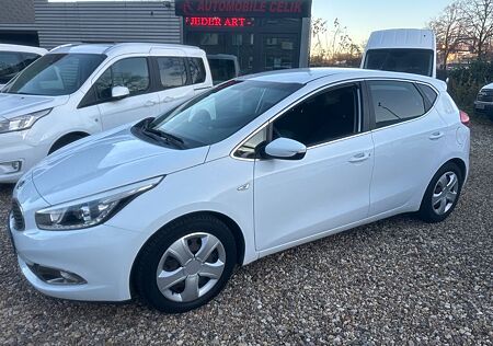 Kia Cee'd Ceed 1.6 CRDI Kamera/Navi/Lenkradheizung54000 km