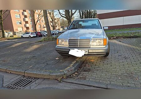 Mercedes-Benz 200 E