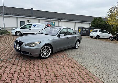 BMW 523i -