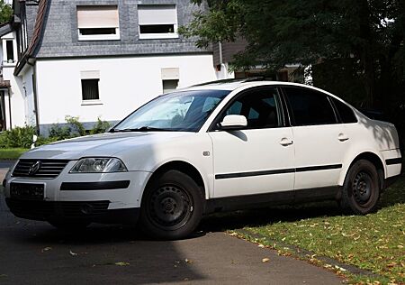 VW Passat Volkswagen 1.6 Lim. Basis/TÜV 04/2027/KLIMA/