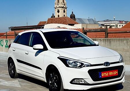 Hyundai i20 1.1 CRDi blue Classic Classic lane assist