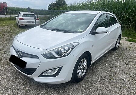 Hyundai i30 Limousine 1.4 *Klima*Sitzheizung*Park sensor