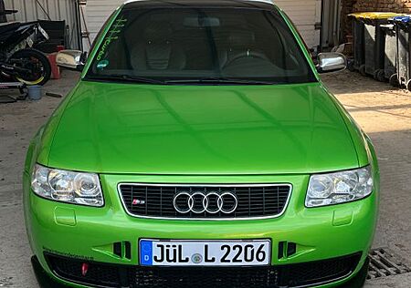 Audi S3 1.8T quattro -
