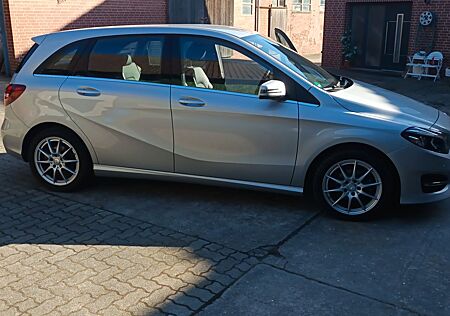Mercedes-Benz B 180 CDI Urban Tüv und Service neu