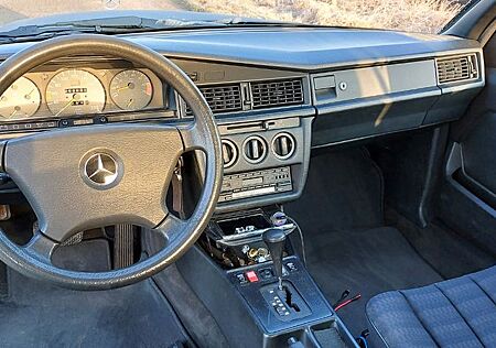 Mercedes-Benz 230
