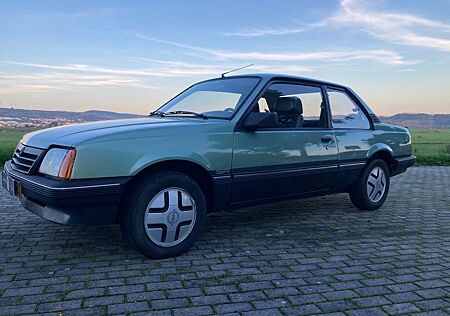 Opel Ascona C 1.6 SR
