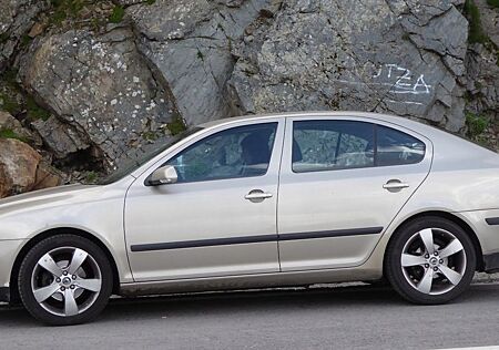 Skoda Octavia 1.6 FSI Elegance, Xenon, PDC, Tempomat