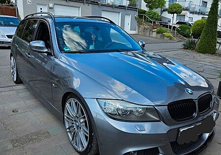 BMW 330d xDrive Touring*Keyless Go*Schaltgetriebe*