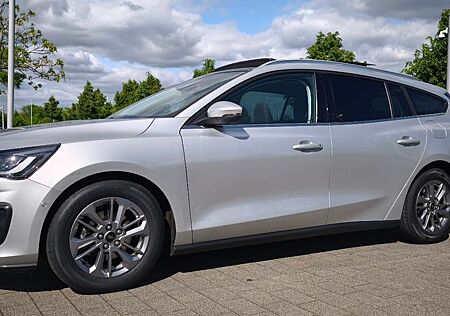 Ford Focus Turnier Titanium X,Autom.Tüv,Sercice Neu