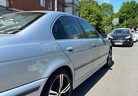 BMW 523i Auto