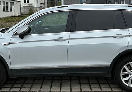 VW Tiguan Allspace Volkswagen Highline - TÜV NEU + SERVICE NEU